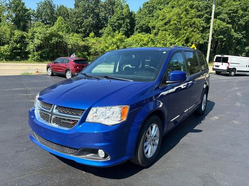 Used 2020 Dodge Grand Caravan SXT FWD image 3