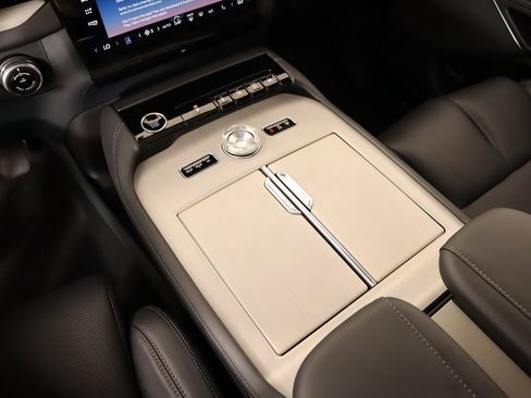 New 2025 Lincoln Navigator Reserve w/ Jet Appearance Package image 8