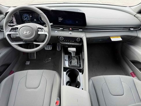 New 2025 Hyundai Elantra SEL image 12
