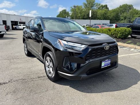 Used 2022 Toyota RAV4 XLE w/ Convenience Package AWD/4WD image 9
