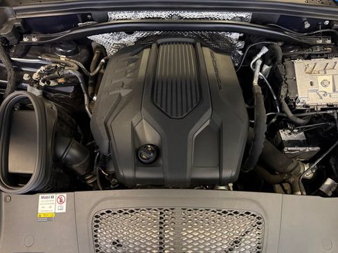 Used 2023 Porsche Macan AWD/4WD image 26