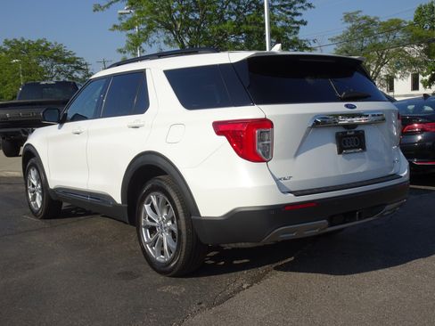 Used 2023 Ford Explorer XLT w/ Equipment Group 202A AWD/4WD image 3