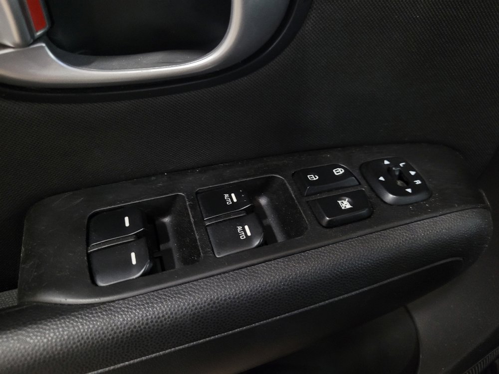 Used 2014 Kia Soul + FWD image 27