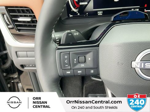 Used 2025 Nissan Rogue Platinum w/ Tech Package image 20