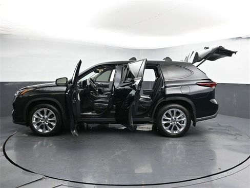 Used 2024 Toyota Highlander Limited image 39