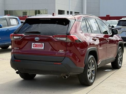 Used 2022 Toyota RAV4 XLE Premium AWD/4WD image 4