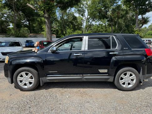 Used 2011 GMC Terrain SLE FWD image 2
