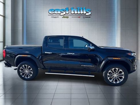 Used 2023 GMC Canyon Denali image 2