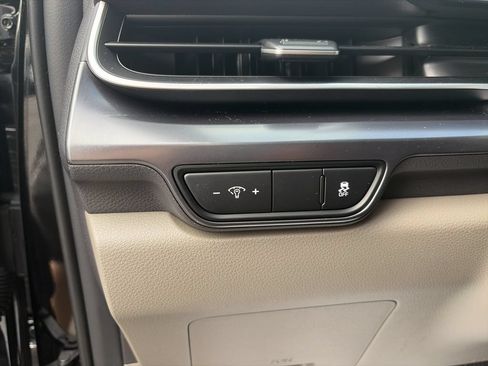 Used 2025 Kia Carnival FWD image 19