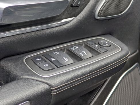 Used 2022 RAM 1500 Laramie AWD/4WD image 11