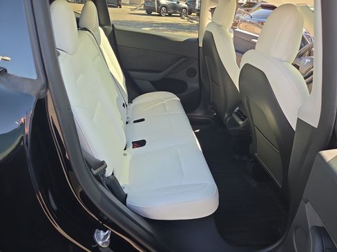 Used 2022 Tesla Model Y Performance AWD/4WD image 27