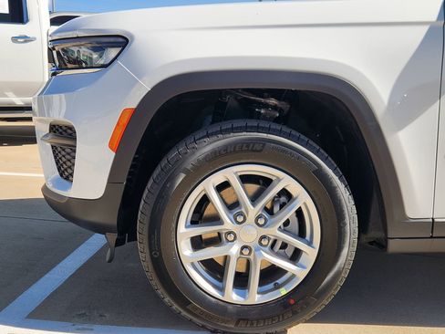 New 2026 Jeep Grand Cherokee Laredo image 8