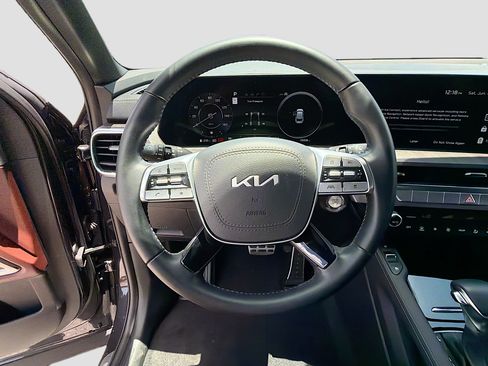 Used 2025 Kia Telluride SX w/ SX Captain's Chair Package FWD image 41