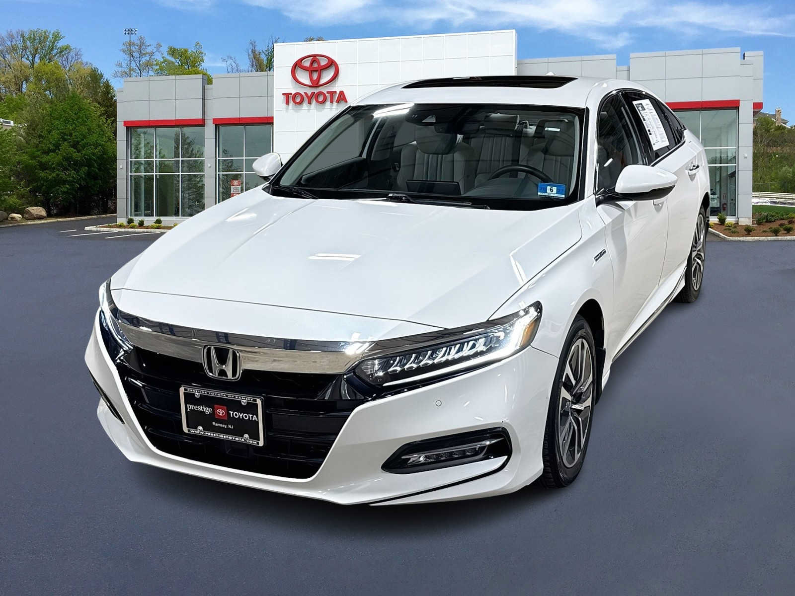 Used 2019 Honda Accord Touring image 1