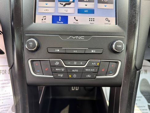 Used 2019 Ford Fusion SEL FWD image 16