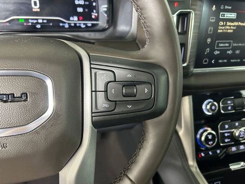 Used 2023 GMC Yukon XL Denali image 17
