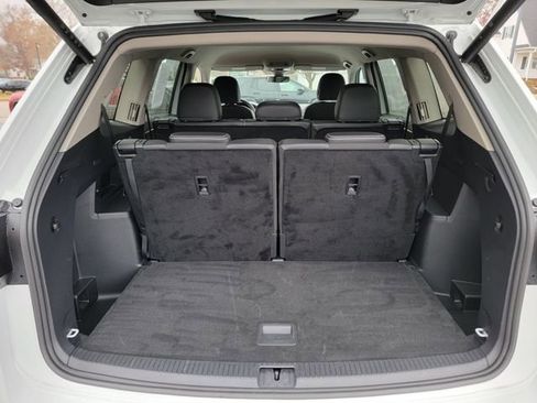 Used 2025 Volkswagen Atlas SE image 28