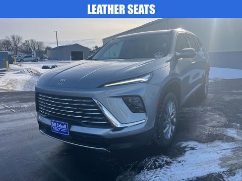 Used 2025 Buick Enclave Preferred image 8