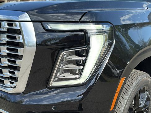 New 2026 GMC Yukon XL Denali w/ Denali Reserve Package AWD/4WD image 4