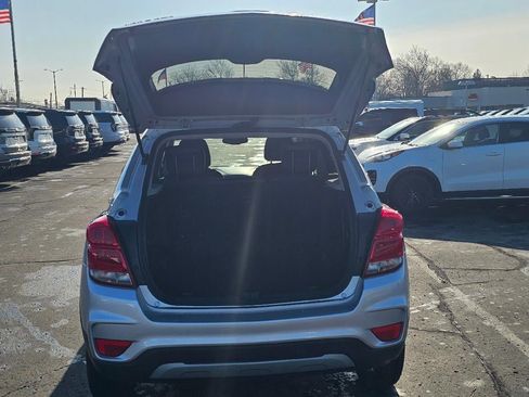 Used 2022 Chevrolet Trax LT w/ LT Convenience Package image 7