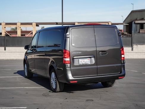 Used 2022 Mercedes-Benz Metris image 4