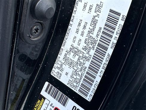 Used 2022 Toyota Tacoma TRD Off-Road image 18