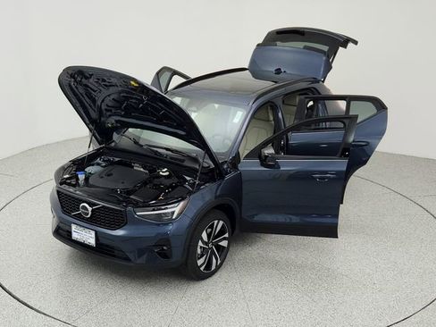 New 2026 Volvo XC40 B5 Ultra w/ Climate Package image 17