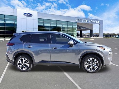 Used 2021 Nissan Rogue SV w/ Premium Package image 5