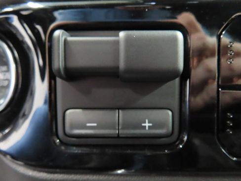 Used 2025 GMC Sierra 1500 Elevation image 55