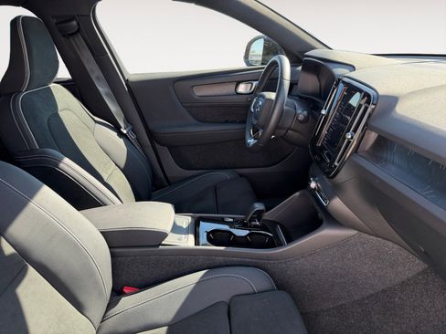 Used 2023 Volvo XC40 Recharge Plus w/ Protection Package Premier image 15