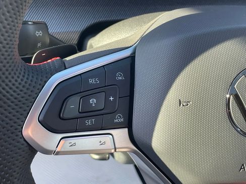 Used 2025 Volkswagen GTI SE image 27