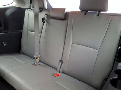 Certified 2022 Toyota Highlander XLE image 14