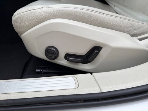 Used 2025 Volvo V60 B5 Cross Country Plus image 11