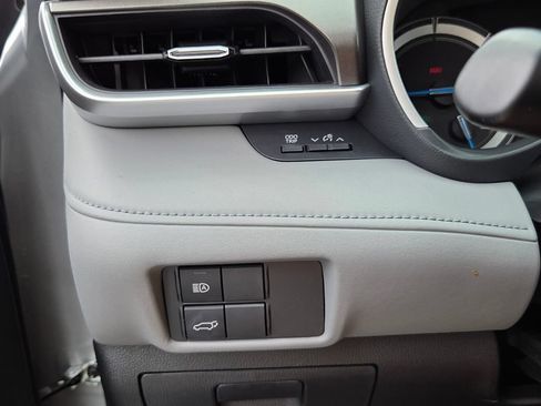 Used 2022 Toyota Highlander XLE FWD image 31