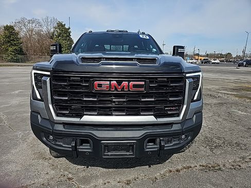 Used 2024 GMC Sierra 2500 AT4X w/ AT4X AEV Edition image 2