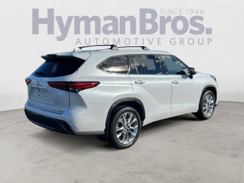 Used 2023 Toyota Highlander Limited image 3