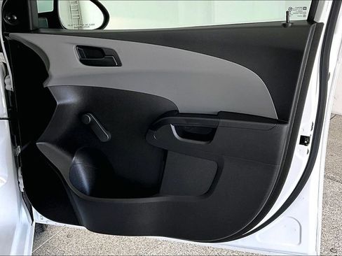 Used 2020 Chevrolet Sonic LT image 26