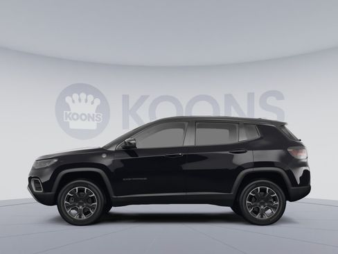Used 2022 Jeep Compass Trailhawk w/ Trailhawk Convenience Group AWD/4WD image 2