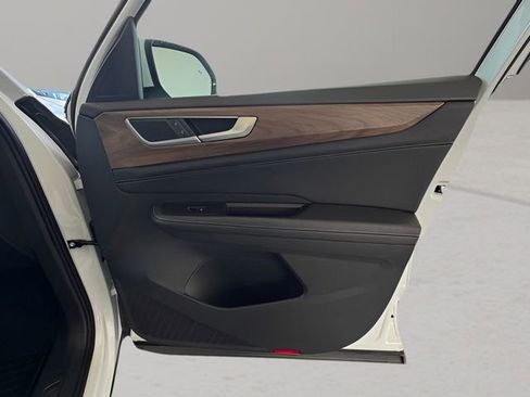 Used 2025 Volkswagen Atlas SE image 43