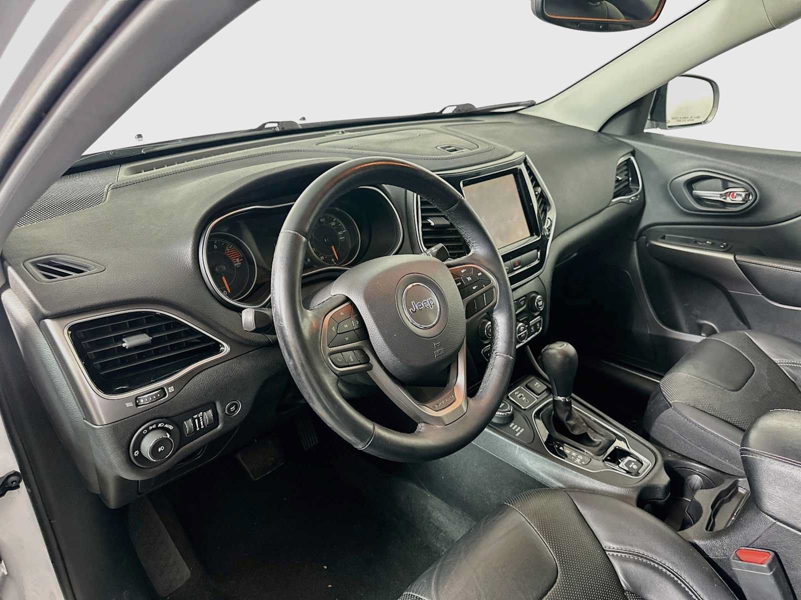 Used 2019 Jeep Cherokee Limited AWD/4WD image 7