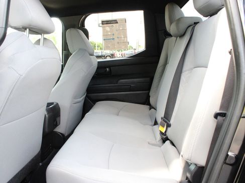 Used 2024 Toyota Tacoma SR5 AWD/4WD image 18
