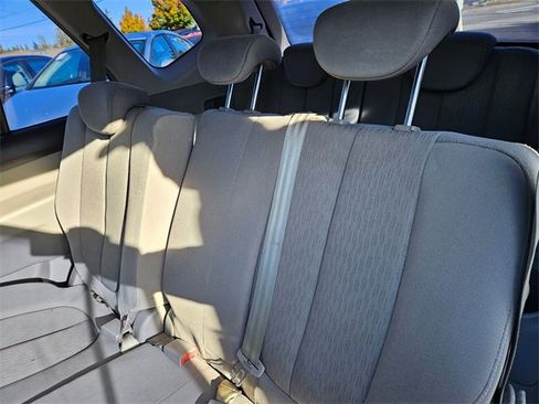Used 2007 Kia Rondo LX w/ Convenience Pkg image 14