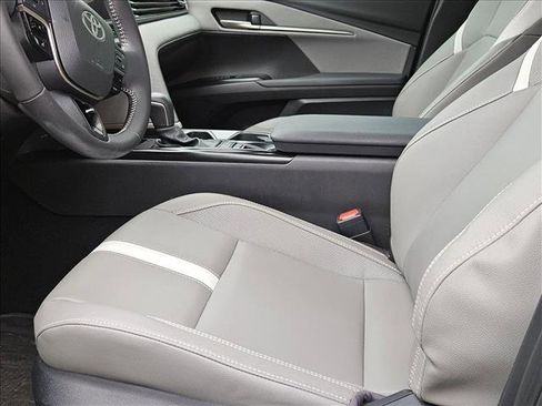 Used 2025 Toyota Camry SE w/ Convenience Package FWD image 15