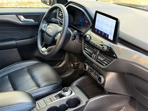 Used 2022 Ford Escape Titanium image 10