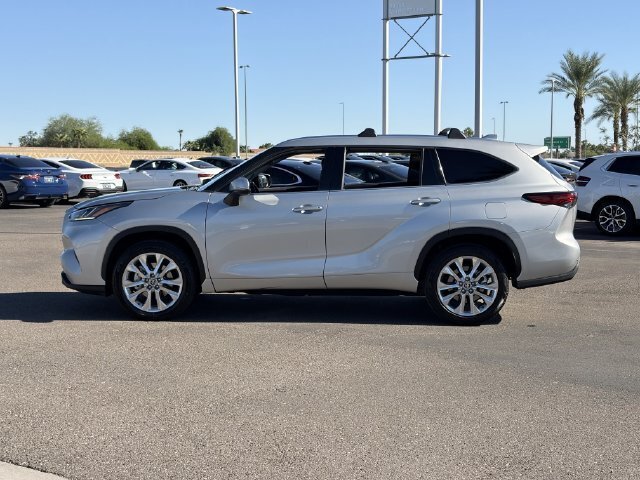 Used 2023 Toyota Highlander Limited FWD image 9