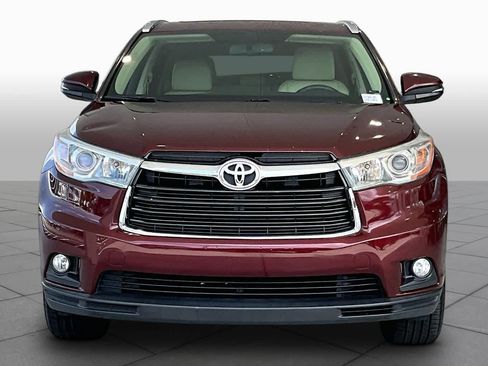 Used 2016 Toyota Highlander XLE FWD image 3