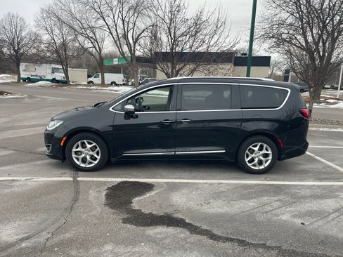 Used 2020 Chrysler Pacifica Limited w/ Advanced Safetytec Group image 6