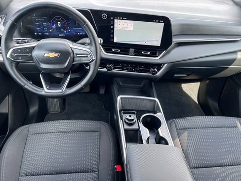 Used 2026 Chevrolet Equinox LT AWD/4WD image 2