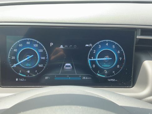 Used 2024 Hyundai Tucson Limited FWD image 14