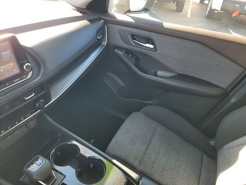 Used 2023 Nissan Rogue SV image 11